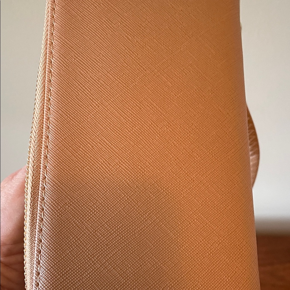 ⭐️NEW Pink Zip-Around Wallet - Picture 5 of 8
